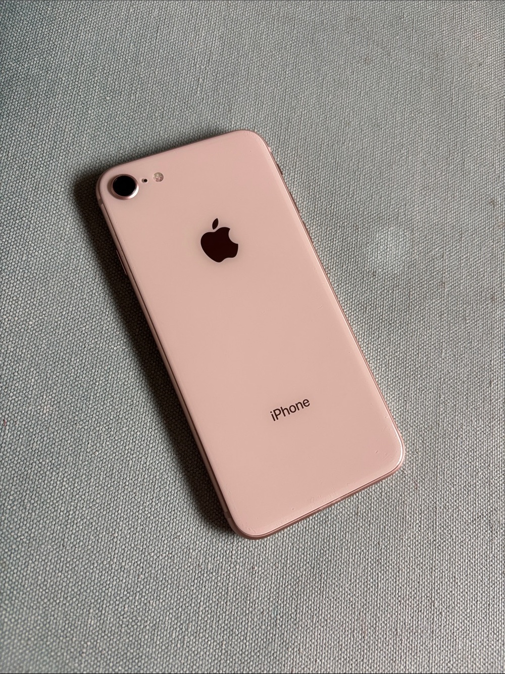 Apple iPhone 8 Rose Gold ****FOR PARTS ONLY****